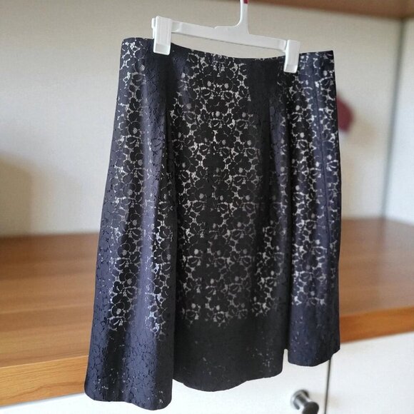 Talbots Women's Black Lace Overlay Skirt  Floral Pattern  Size 12 - Picture 2 of 10